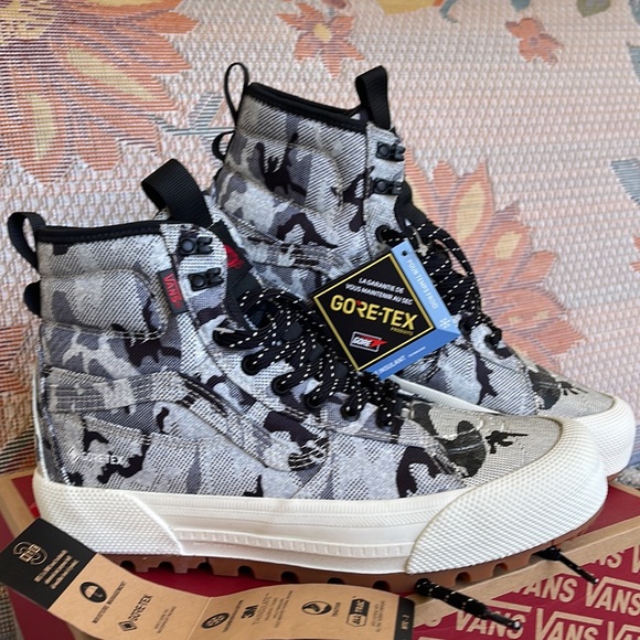 Vans WMNS Sk8-Hi Gore-Tex MTE
Arctic Camo Cloud
VN0A5111COI
Sneakers Boots - Picture 6 of 16